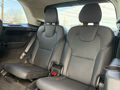 Used 2022 Volvo XC90 T6 Momentum w/ Climate Package image 29