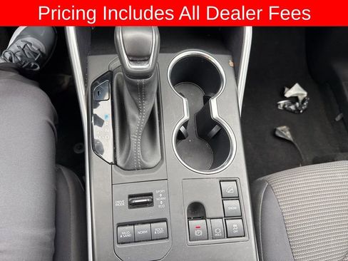 Used 2024 Toyota Highlander LE AWD/4WD image 14