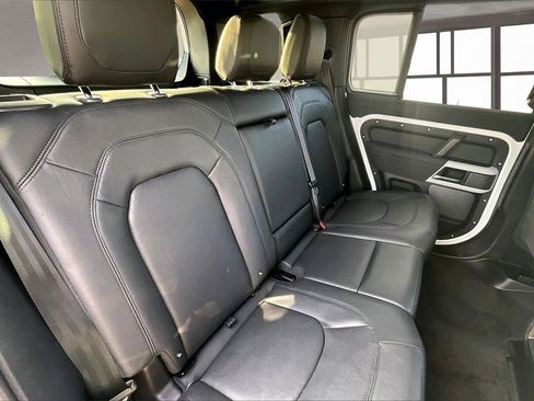 Used 2023 Land Rover Defender 110 S image 28