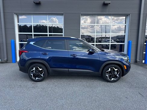 Used 2024 Kia Seltos EX FWD image 4