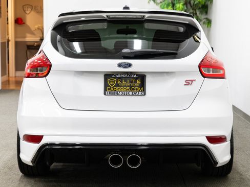 Used 2017 Ford Focus ST image 4