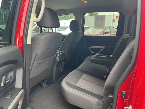 Used 2024 Nissan Titan SV w/ SV Convenience Package image 16