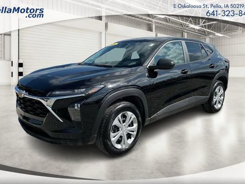 Used 2026 Chevrolet Trax LS FWD image 8