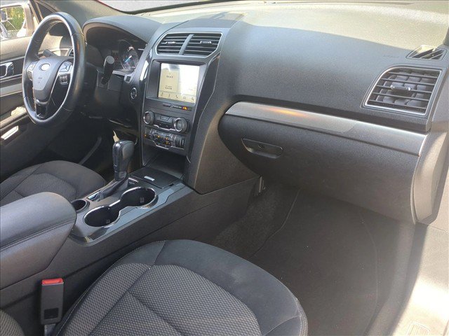 Used 2018 Ford Explorer XLT w/ Equipment Group 201A FWD image 22
