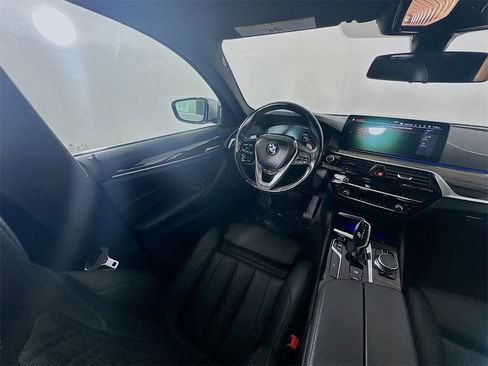 Used 2021 BMW 530i w/ Convenience Package image 9