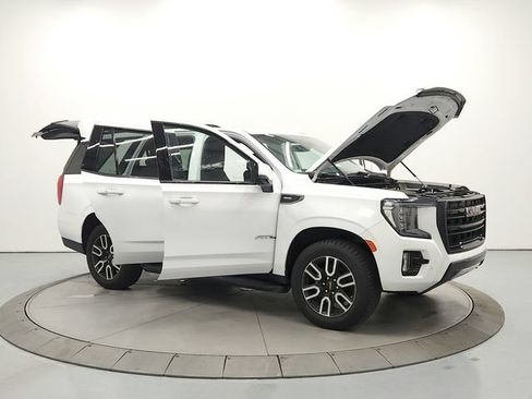 Used 2023 GMC Yukon AT4 w/ Technology Package AWD/4WD image 9