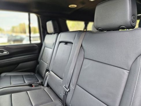 Used 2024 Chevrolet Suburban LT RWD image 27