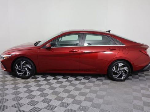 Used 2025 Hyundai Elantra SEL FWD image 5