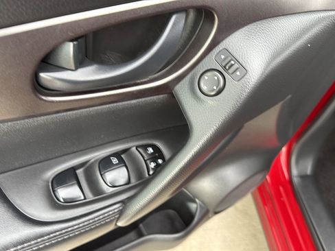 Used 2020 Nissan Rogue Sport S image 13