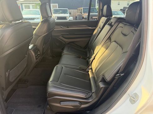 Used 2025 Jeep Grand Cherokee L Limited AWD/4WD image 8