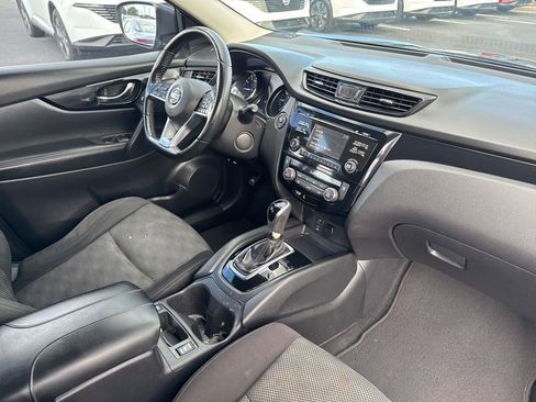 Used 2018 Nissan Rogue Sport SV w/ SV All-Weather Package image 18