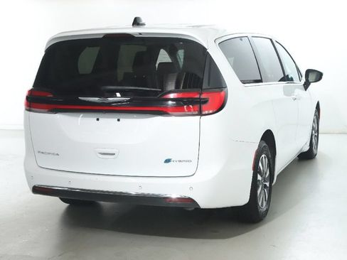 Used 2024 Chrysler Pacifica Limited FWD image 46