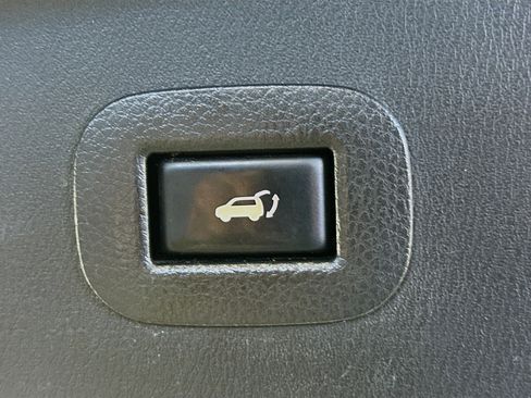 Used 2019 Nissan Armada Platinum w/ Captain's Chairs Package image 33