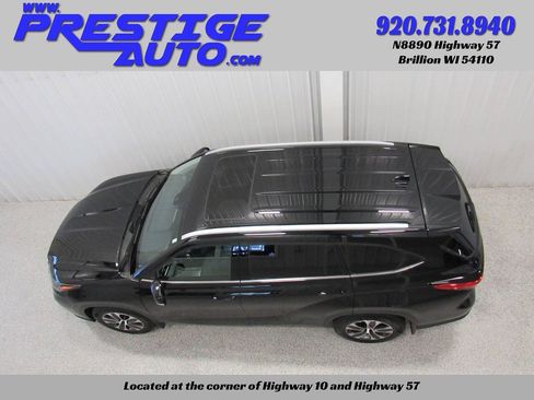 Used 2022 Toyota Highlander XLE AWD/4WD image 7