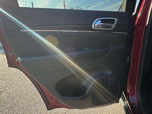 Used 2019 Jeep Grand Cherokee Limited w/ Luxury Group II image 17