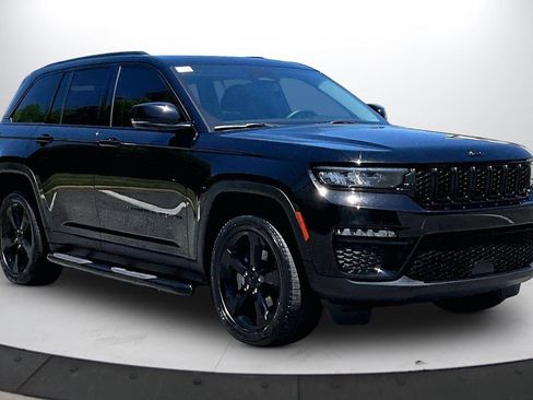 Used 2023 Jeep Grand Cherokee Limited w/ Black Appearance Package AWD/4WD image 2
