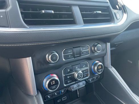 Used 2024 GMC Yukon SLT RWD image 17
