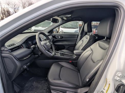 New 2026 Jeep Compass Latitude image 10