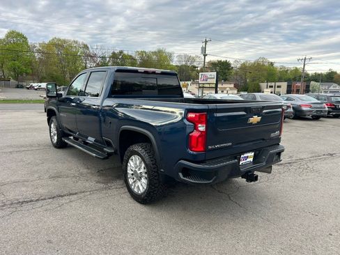 Used 2022 Chevrolet Silverado 2500 High Country w/ Technology Package AWD/4WD image 4