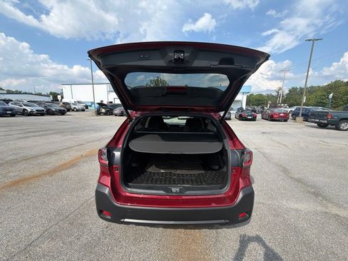 Used 2025 Subaru Outback Premium AWD/4WD image 5