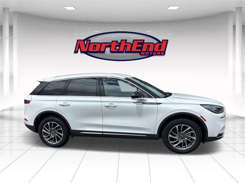 Used 2022 Lincoln Corsair AWD w/ Equipment Group 101A image 2