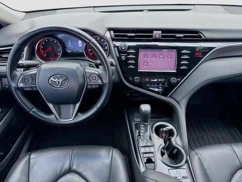 Used 2018 Toyota Camry XSE image 14