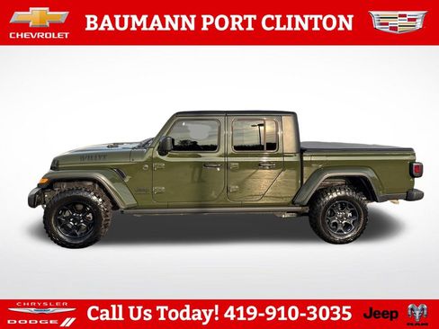 Used 2023 Jeep Gladiator Sport AWD/4WD image 3