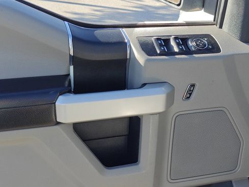 Used 2019 Ford F150 XLT w/ Trailer Tow Package image 9