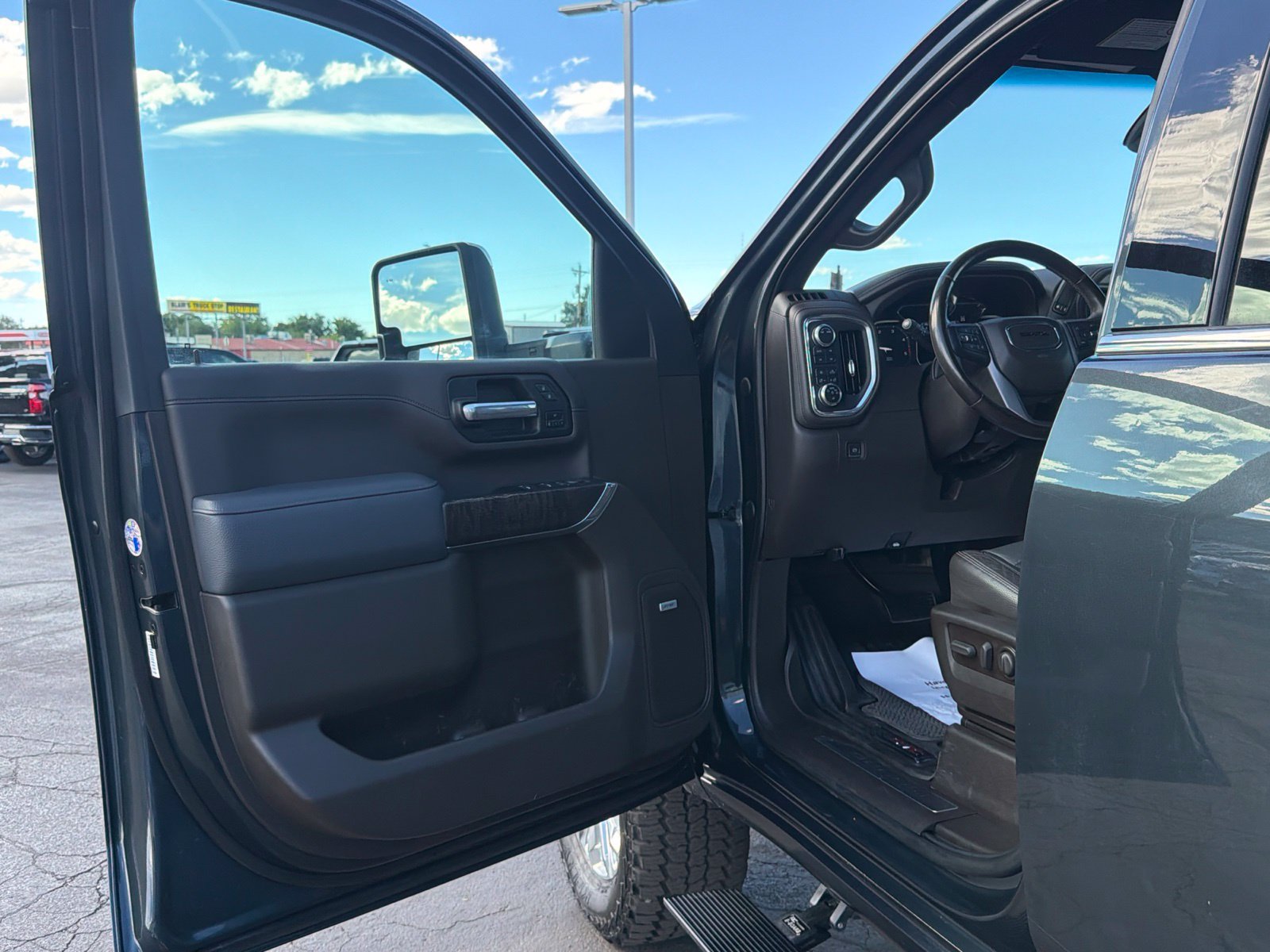Used 2022 GMC Sierra 3500 Denali AWD/4WD image 21