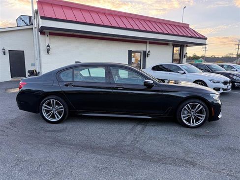 Used 2018 BMW 750i xDrive AWD/4WD image 4