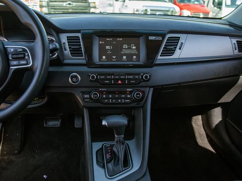Used 2017 Kia Niro LX FWD image 8