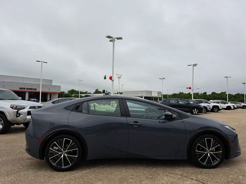 Used 2025 Toyota Prius Limited w/ Limited Premium Package FWD image 4