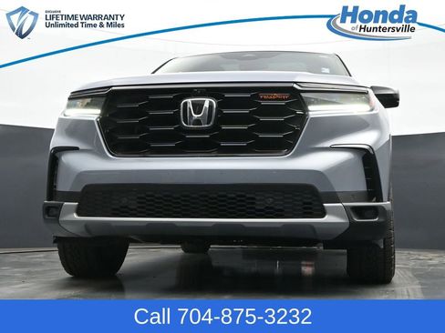 Used 2025 Honda Pilot TrailSport image 27