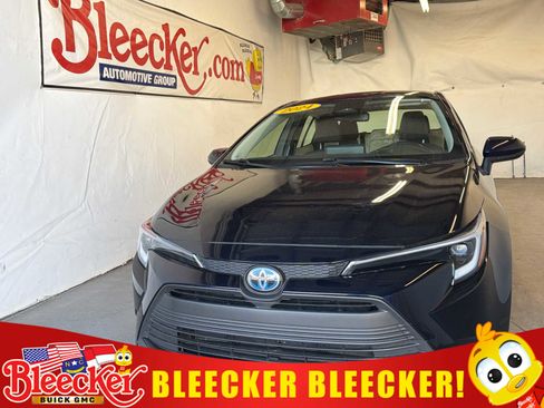 Used 2024 Toyota Corolla LE image 1