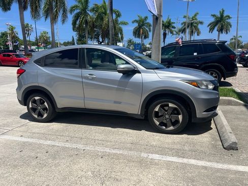 Used 2018 Honda HR-V EX image 11