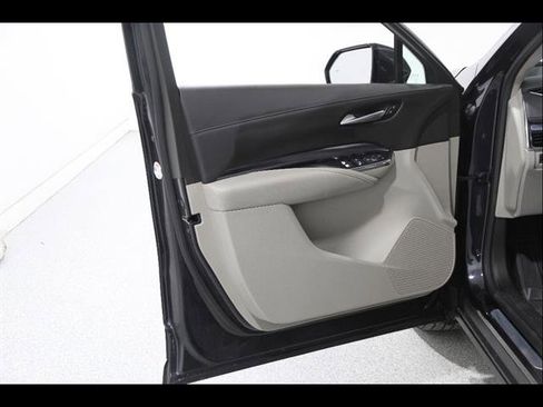 Certified 2023 Cadillac XT4 Luxury w/ Cold Weather Package image 4