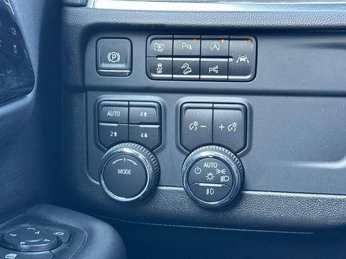 Used 2025 Chevrolet Tahoe Z71 image 39