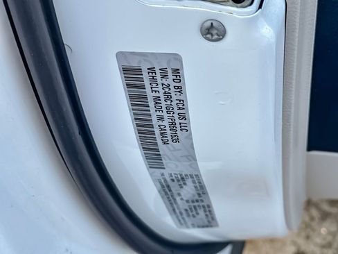 Used 2023 Chrysler Pacifica Limited image 30