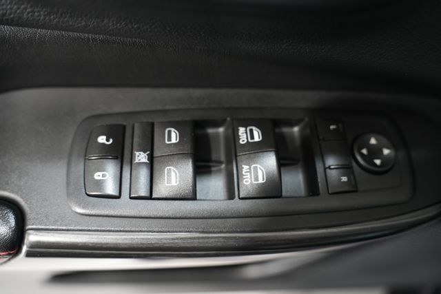 Used 2017 Jeep Cherokee Trailhawk w/ Cold Weather Group AWD/4WD image 11