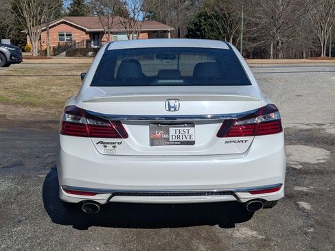 Used 2016 Honda Accord Sport image 5