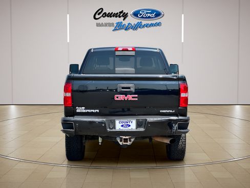 Used 2015 GMC Sierra 2500 Denali w/ Suspension Package, Off-Road AWD/4WD image 4