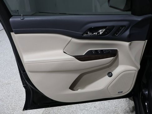 Used 2022 GMC Acadia Denali w/ Denali Ultimate Package image 14