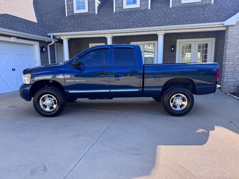 Used 2006 Dodge Ram 2500 Truck Laramie AWD/4WD image 3