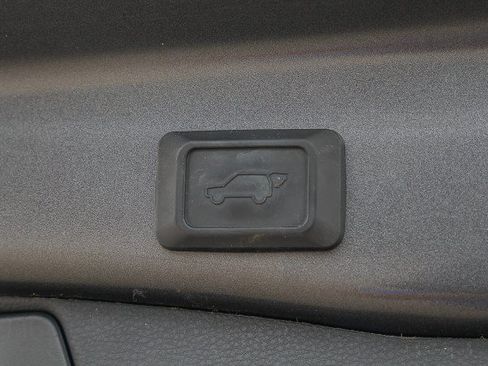 Used 2022 Toyota RAV4 XLE Premium FWD image 32