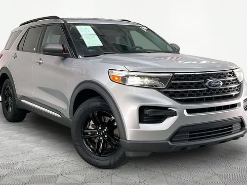 Used 2021 Ford Explorer XLT w/ Class III Trailer Tow Package AWD/4WD image 3
