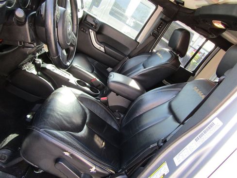 Used 2014 Jeep Wrangler Unlimited Sahara w/ Dual Top Group image 9