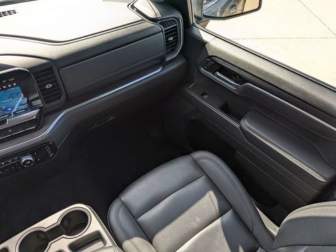 Used 2025 GMC Sierra 1500 SLT AWD/4WD image 17