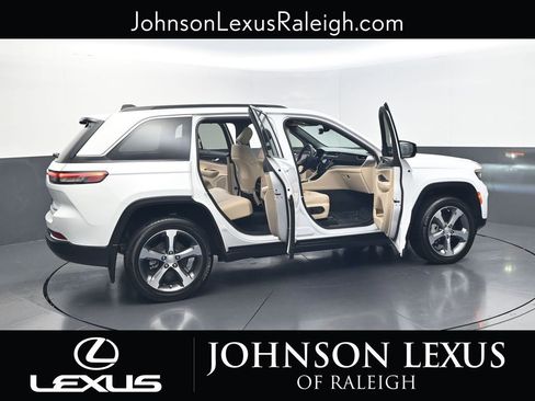 Used 2024 Jeep Grand Cherokee Limited w/ Luxury Tech Group II AWD/4WD image 31