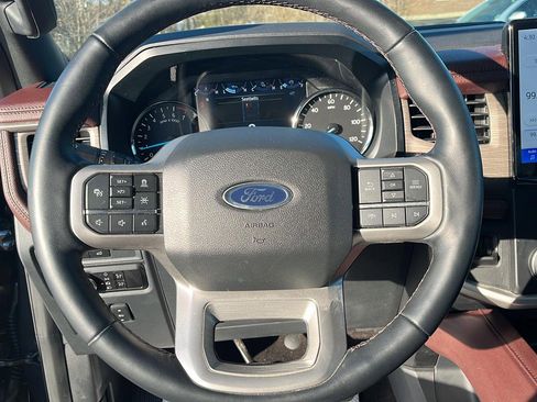 Used 2023 Ford Expedition Limited image 14