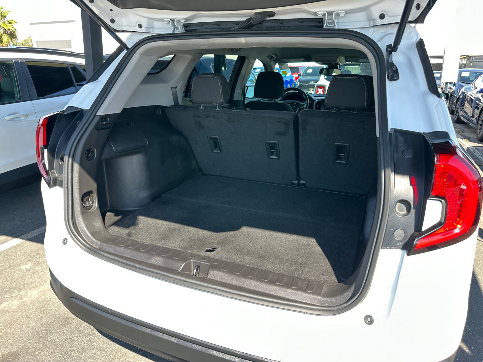 Used 2024 GMC Terrain SLE FWD image 28